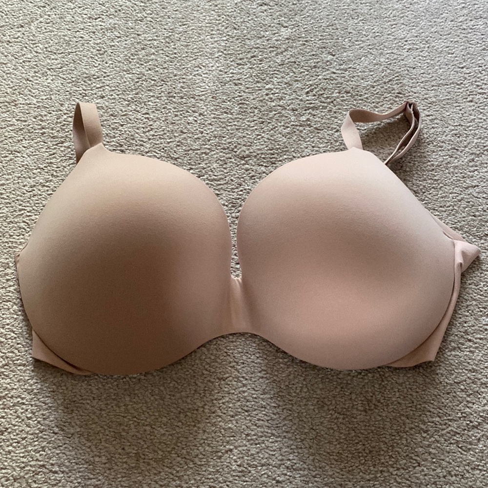 INCREDIBLE BY VICTORIA’S SECRET
Light Push-Up Perfect Shape Bra
